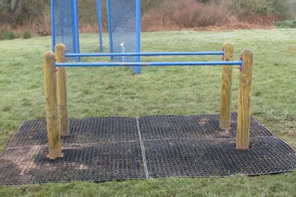 Ch111R 1 | Parallel Bars - Round | Creative Play