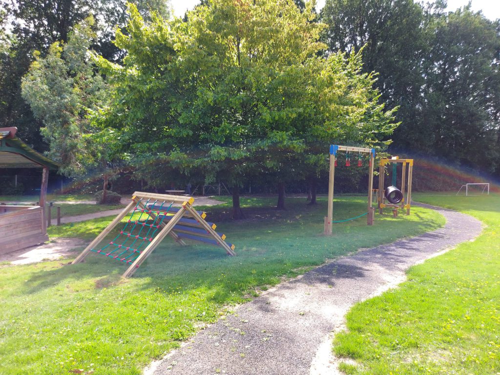 Crawley Down Village C Of E School | Creative Play's Playground Projects