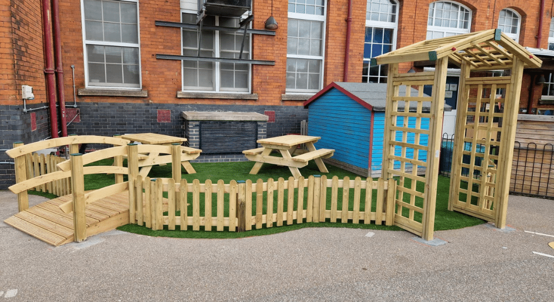Timber Bridge, 1.4m Picnic Table, Palisade Fencing, Trellis Archway Playground Equipment With Artificial Grass