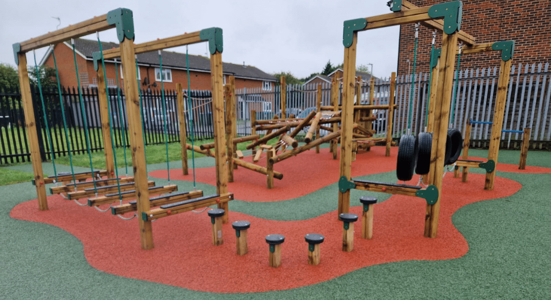 Trim Trail And Jungle Climber & Climbing Panel Playground Equipment With Wetpour Safety Surfacing
