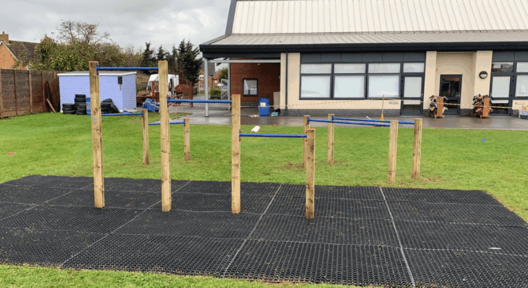 Trim Trail Playground Equipment And Grass Mats