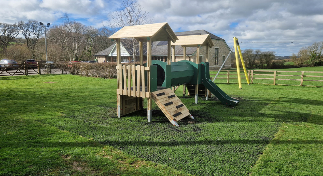 Bespoke Jigsaw Tower & Grass Mats | Playground Equipment
