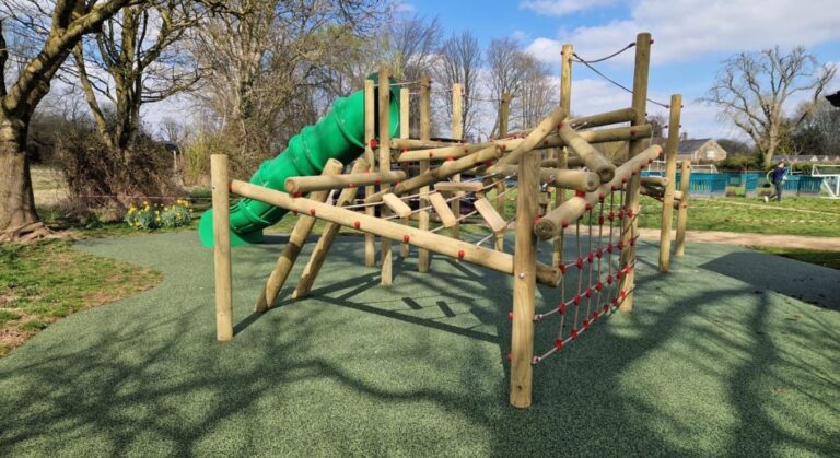 Bespoke Jungle Climber Climbing Frame Playground Equipment And Safety Surface