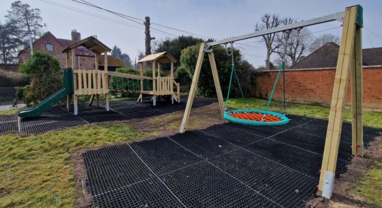 Jigsaw Tower & Basket Swing Playground Equipment