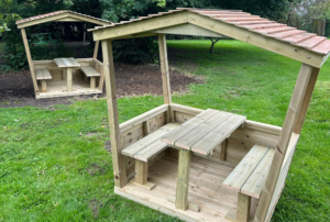 Seated Play Hut