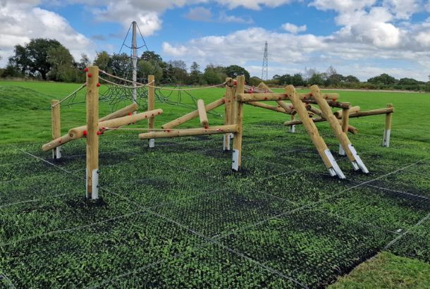 This image shows a jungle climber midi on grass mats