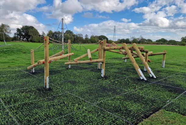 This image shows a jungle climber midi on grass mats