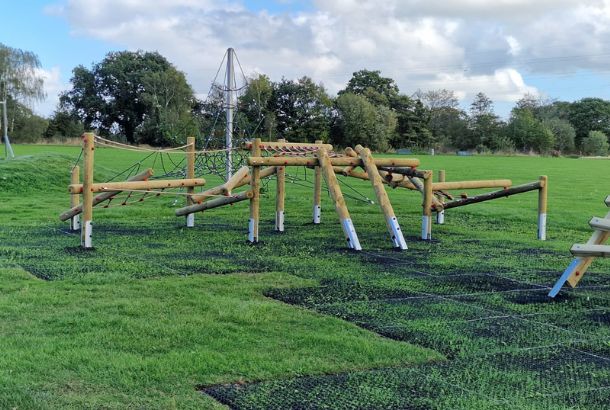 This image shows a jungle climber midi on grass mats